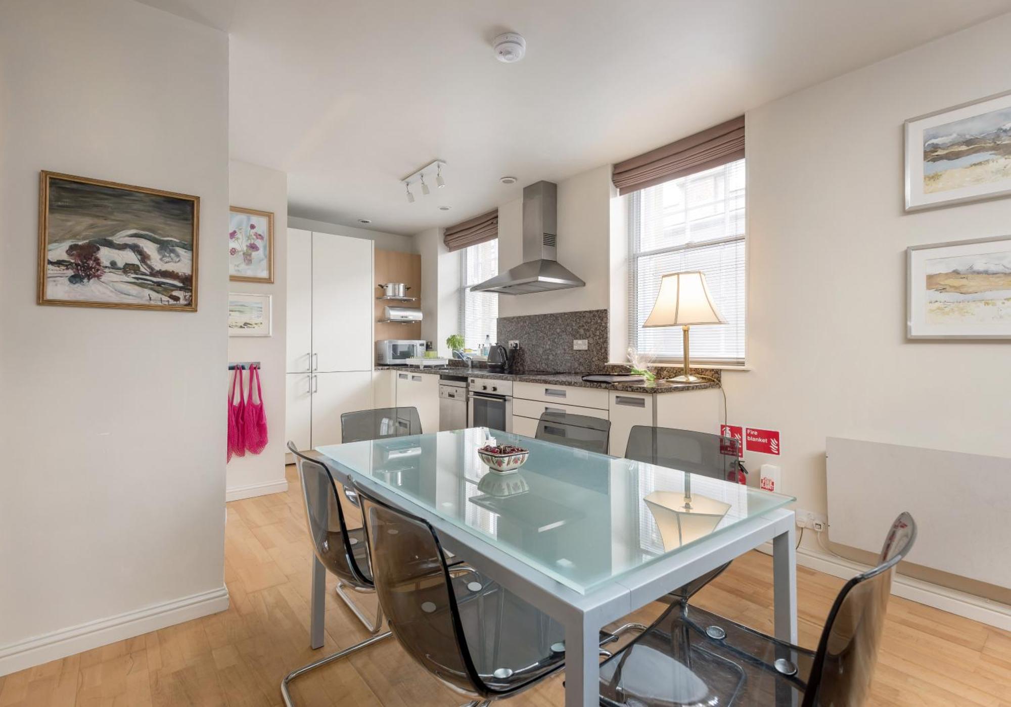 Causewayside - The Address Apartment